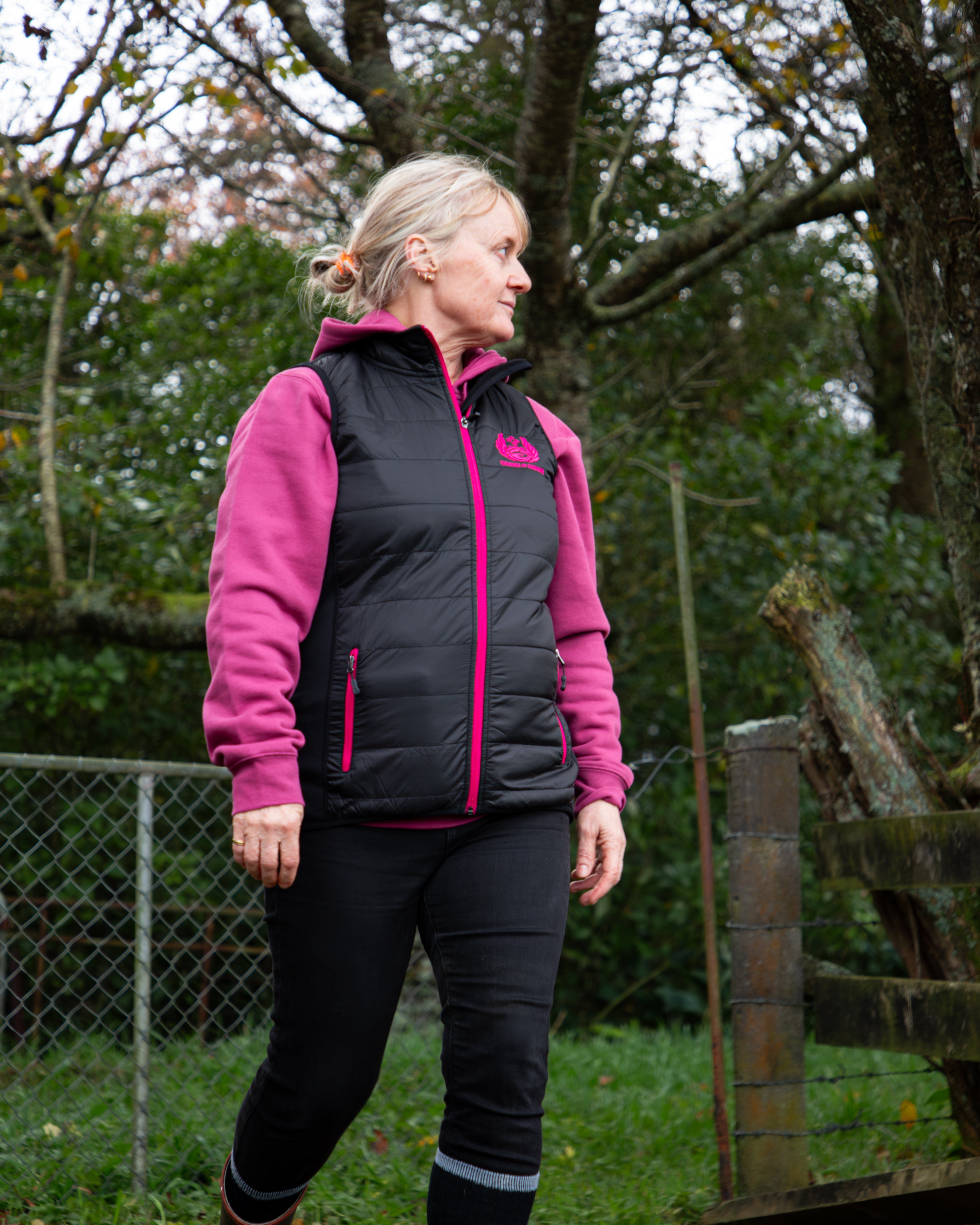 Womens Fleece Wings Vest - Black/Pink