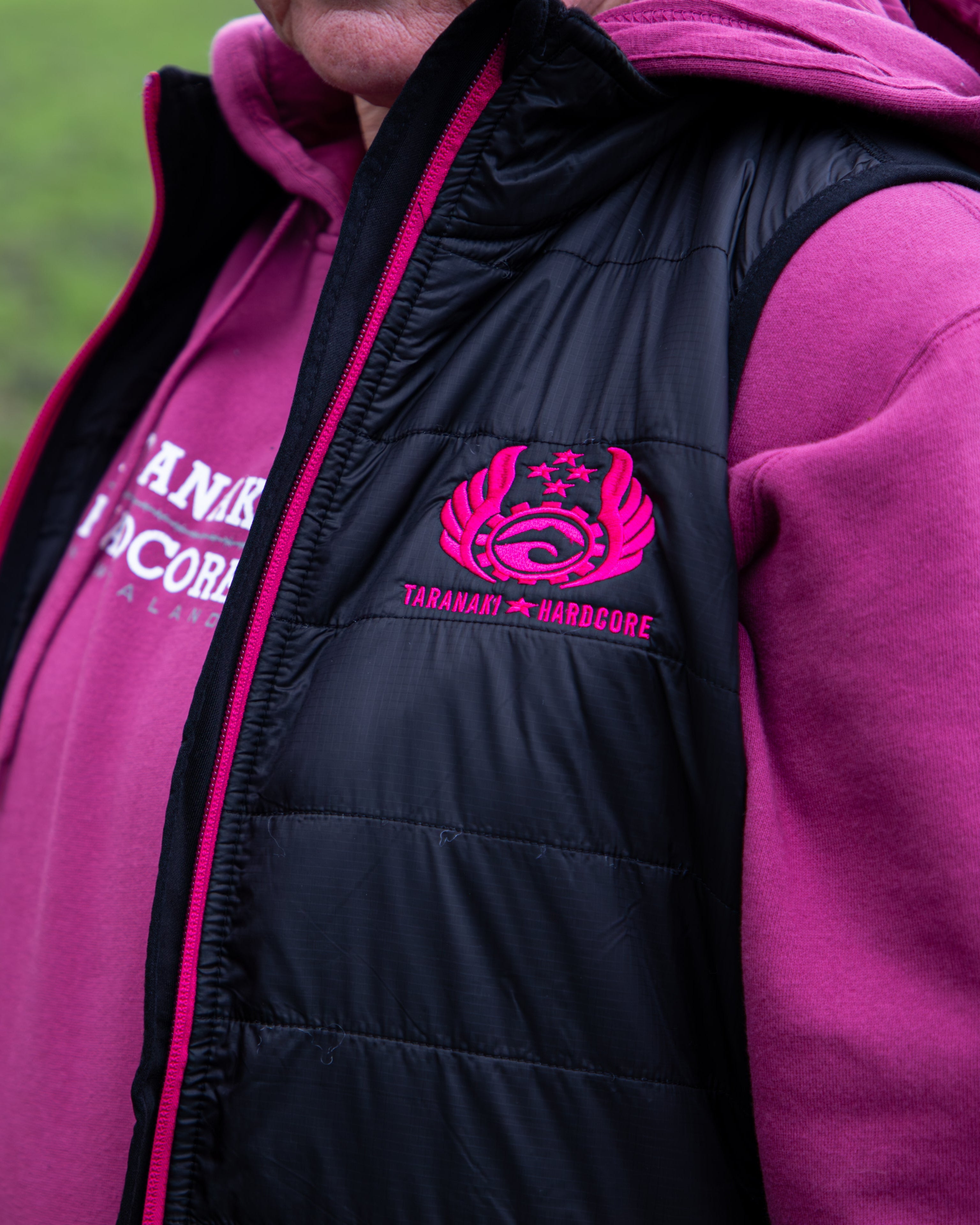 Womens Fleece Wings Vest - Black/Pink